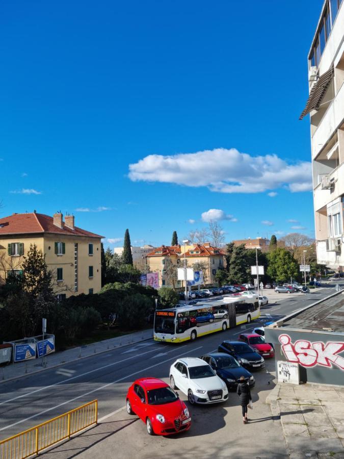 Apartment Stipe Split Bagian luar foto