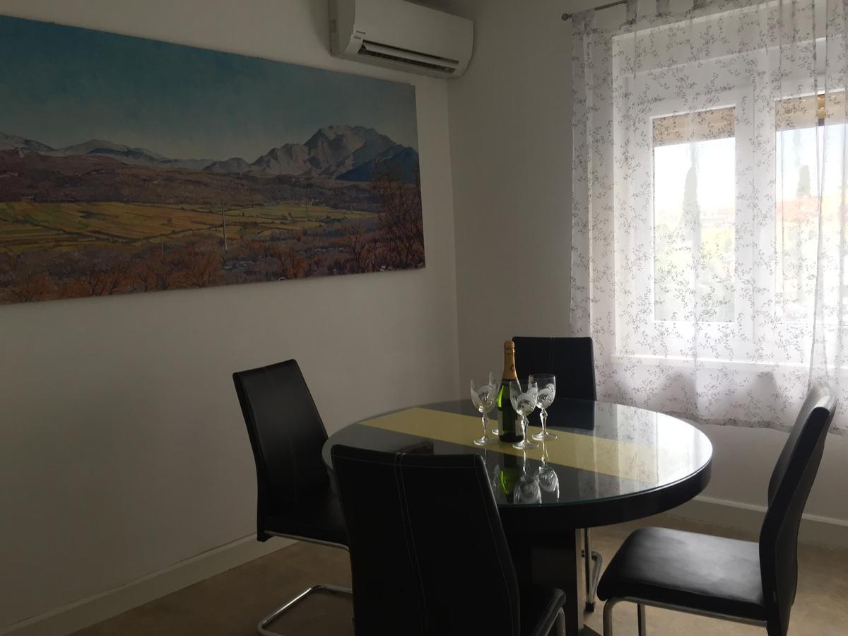 Apartment Stipe Split Bagian luar foto